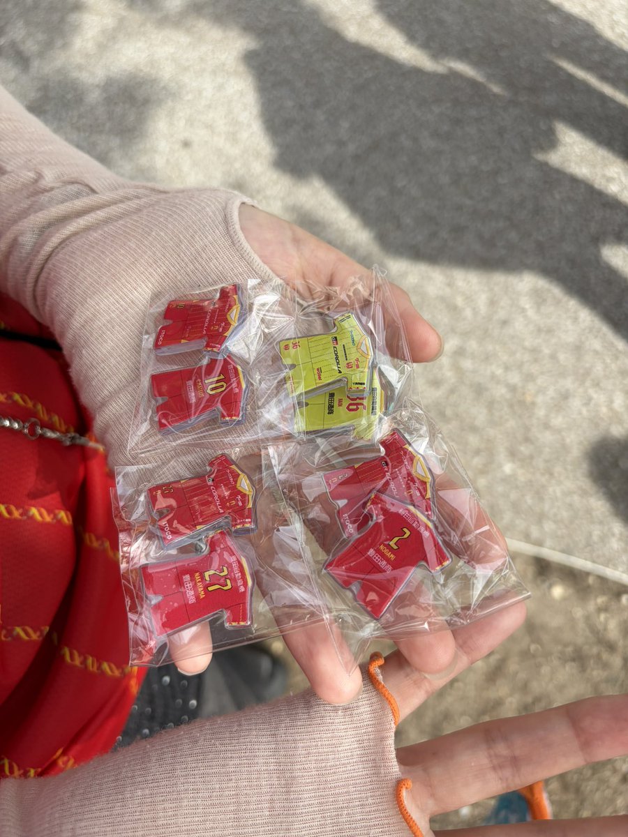 ys_grampus's tweet photo. 譲）クッション:3.9.17.22
       ピンバッジ:2.10.2736
求）7
交換可能な方お願いします🙇‍♀️
#グランパスガチャ https://t.co/yH3c0z7Kpl