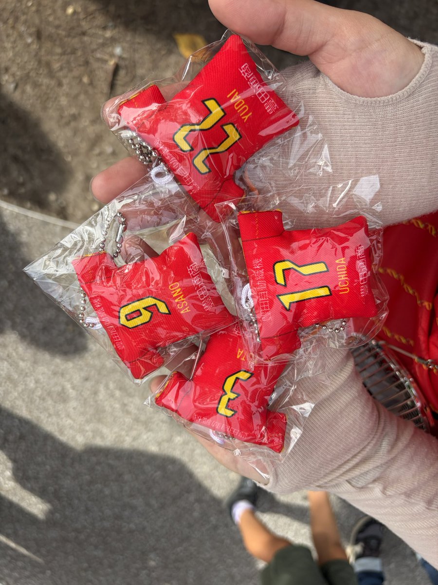 ys_grampus's tweet photo. 譲）クッション:3.9.17.22
       ピンバッジ:2.10.2736
求）7
交換可能な方お願いします🙇‍♀️
#グランパスガチャ https://t.co/yH3c0z7Kpl