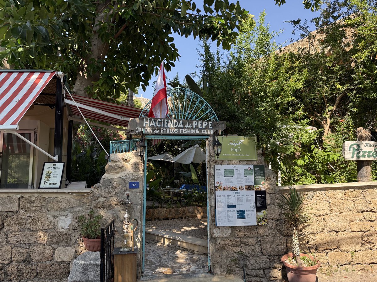 AbbyNaamani's tweet photo. قعده حلوه.. جنينه Hacienda de Pepe #بيبلوس 🇱🇧❤️ https://t.co/65FtylgbFy