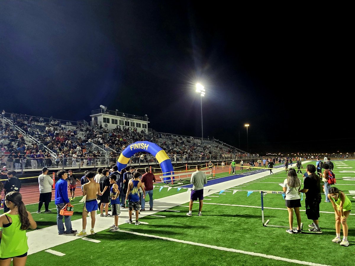 HHSCarrasco's tweet photo. Our Knights kicked off the cross country season tonight at the DV Midnight Madness Run!
Great energy and great competition. No better way to start our athletic season at #THEKINGDOM
#LeadingTheCharge⚔️#ForTheKingdom
@YISDAthletics1 | @HanksXC_TF https://t.co/9VhPUqALFJ