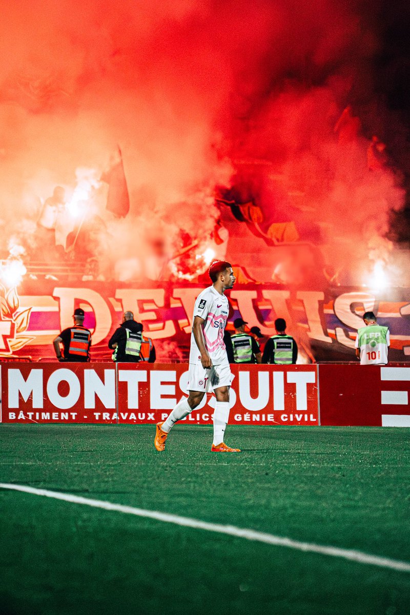 Mika347's tweet photo. Nouvelle saison. 💙🧡

Nouvelles ambitions.

Nouvelle émission.

Je souhaite à toute la #TeamMHSC une très belle saison, et surtout qu’on partage encore de grands moments ensemble, au stade ou comme chaque lundi dans ACTU MHSC !

Je reste quand même prudent pour ce soir… Je suis encore traumatisé par la première mi-temps contre le Red Star l’an dernier, qui nous avait fait tourner comme j’ai rarement vu. 😭

J’ai déjà hâte d’être à lundi pour la première émission, la première VAR des supporters, et débriefer ce premier match avec vous. 😘

Encore beaucoup de contenu cette saison ici sur Twitter, tous les lundis à 21h, mais aussi aux commentaires des matchs à l’extérieur sur Twitch, où on testera le format « salon » avec des invités.

ALLEZ LA PAILLADE ! 💣🔥