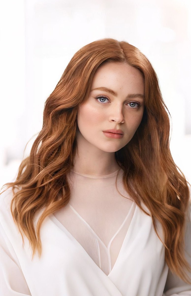 EllasArchive1's tweet photo. Marvel may have just found its next breakout star in Sadie Sink.

She went from keeping her MCU role secret for over a year to becoming one of the characters potentially shaping Marvel’s next X-Men era.

And this is only the beginning.

Do you think Sadie Sink can become the MCU’s definitive Jean Grey?