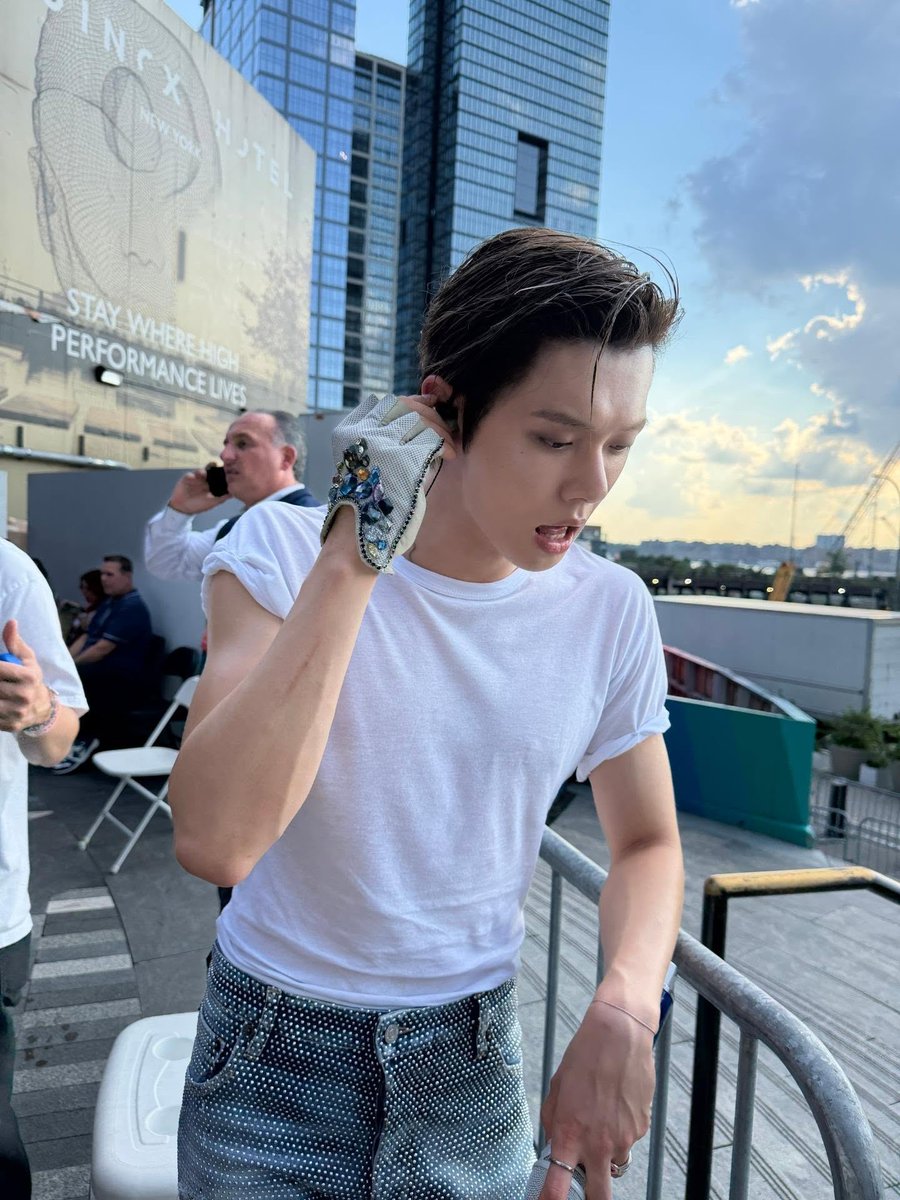 translatingTXT's tweet photo. [260808] #yeonjun (@.yawnzzn) instagram 

“summer bash🤘” https://t.co/N8T18FsPwA