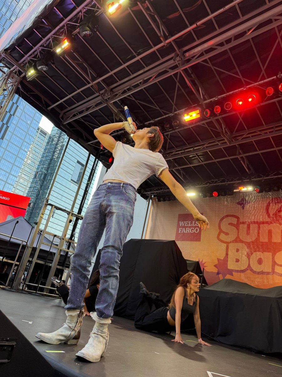 translatingTXT's tweet photo. [260808] #yeonjun (@.yawnzzn) instagram 

“summer bash🤘” https://t.co/N8T18FsPwA
