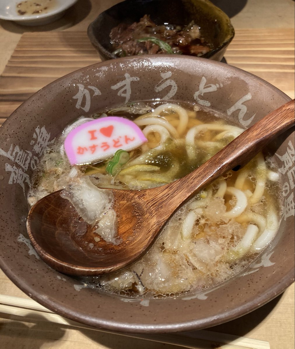 CrowCrow912's tweet photo. 久しぶりの献血に行って参りましたわ🩸年齢的に頻繁に出来ないのが残念ですわね。献血帰りにかすうどんを初めて頂いたのですけれども、おつゆを飲み干したいと思うほど美味しいとは知りませんでしたわ。 https://t.co/XkTALL7Zcc