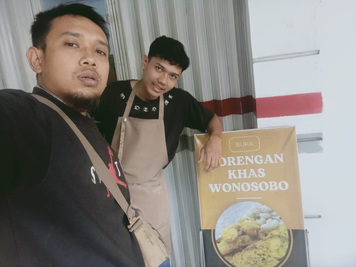 riyantorazak's tweet photo. Lekok-Tempe kmoel sore 
--
 kmarin2 ndilalah lwt , sklian nicipi ' tmpe kemoel-geblig

-tmpe kemoel--> gorengn khas wanasaba ' tempe di goreng di selimuti cmpurn tepung pati dll. plus 'kecai' tentunya 

- lekok-- > gorngn dgn bhn pati singong bsh + bumbu2 

-
serngn berikutny.. https://t.co/zRIqLe5cDX