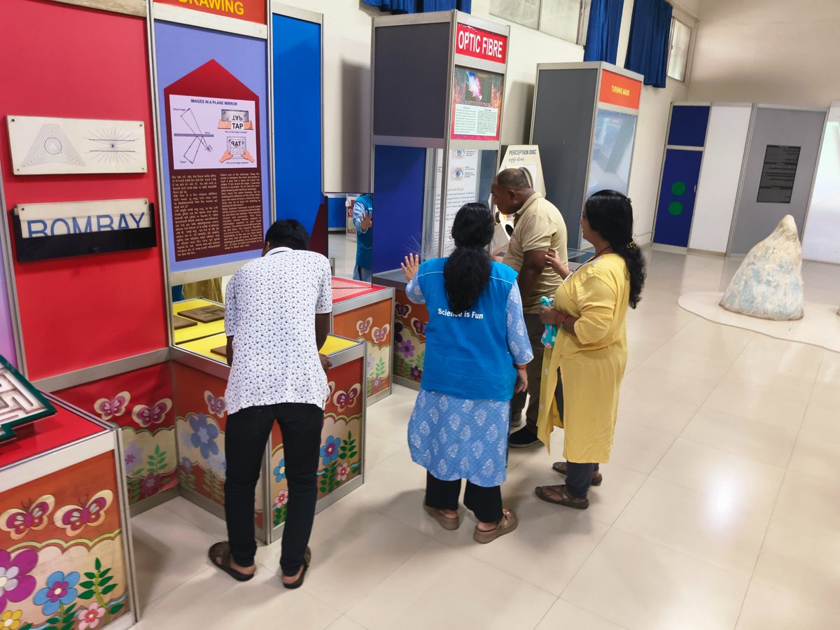 DSCDharampur's tweet photo. Visitors explored the fascinating galleries at @DSCDharampur a unit of @ncsmgoi @MinOfCultureGoI . From interactive exhibits to exciting scientific discoveries, every gallery offered a fun and engaging learning experience for visitors of all ages.
#ScienceForAll #ExploreScience https://t.co/cFXWMzVOku