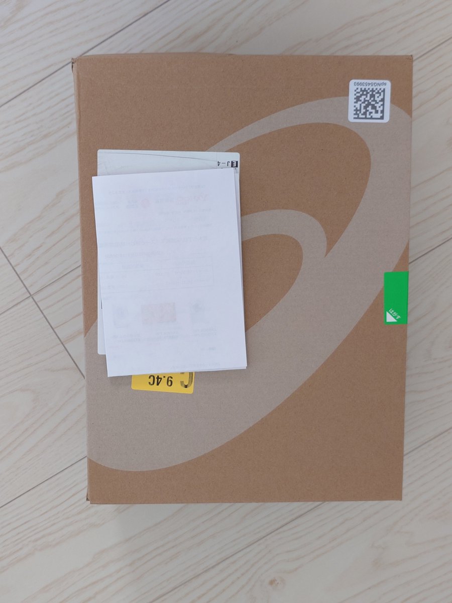 ibow21's tweet photo. アマゾンで靴を購入したんだけど、梱包が簡素化されて靴箱に直接送り状が貼り付けられてた。
流石に簡素化し過ぎだと思う。 https://t.co/5ZGhniiKZu