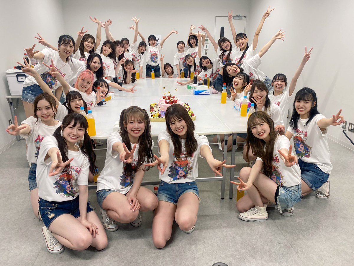 momo_0x0_920's tweet photo. エイトはずーっと青春だーーっ！🐝✨
みんなーー大好きだよーーーー！！！

 #エイトの日 👌🏻 https://t.co/WP92Qh52Uh
