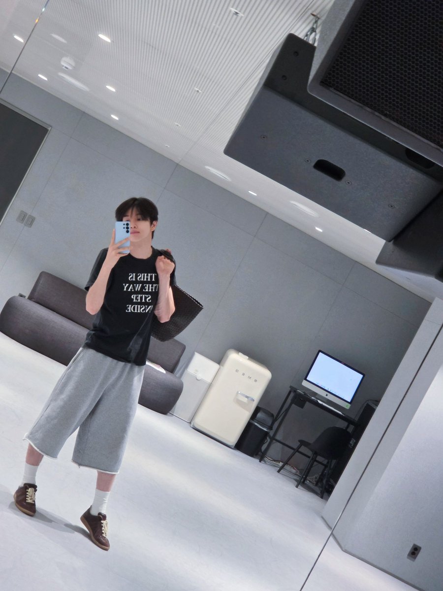 forl0vejung's tweet photo. สิ่งที่รักที่สุดคือ ootd บี๋ห้องซ้อม🥺 https://t.co/WVBJ130bdK