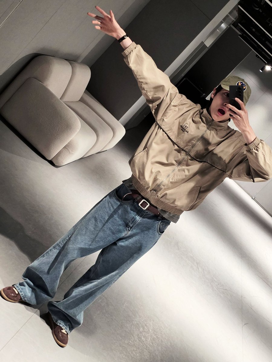 forl0vejung's tweet photo. สิ่งที่รักที่สุดคือ ootd บี๋ห้องซ้อม🥺 https://t.co/WVBJ130bdK