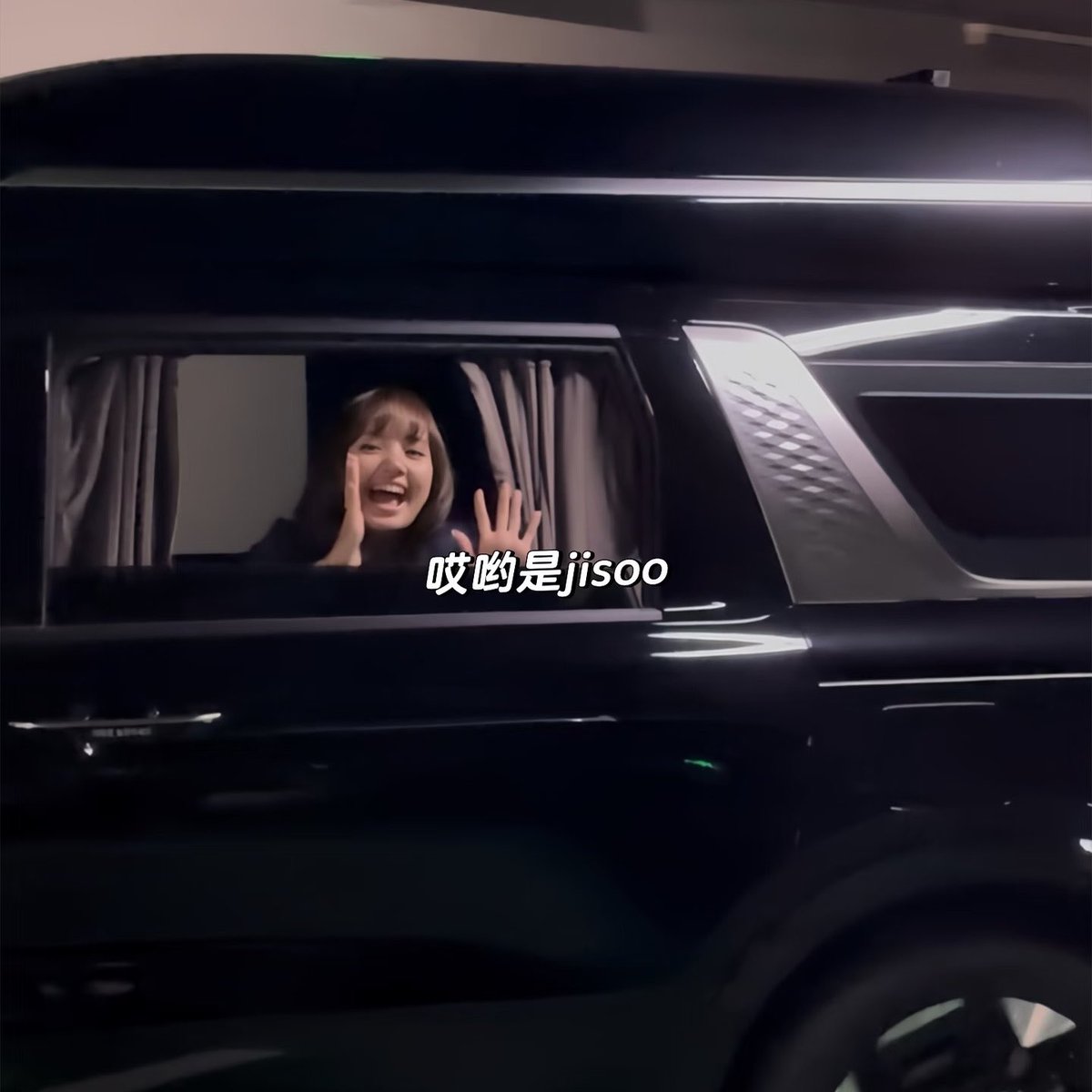 bvlgrlisa's tweet photo. lisa leaving the venue https://t.co/DVCHG5UFhU