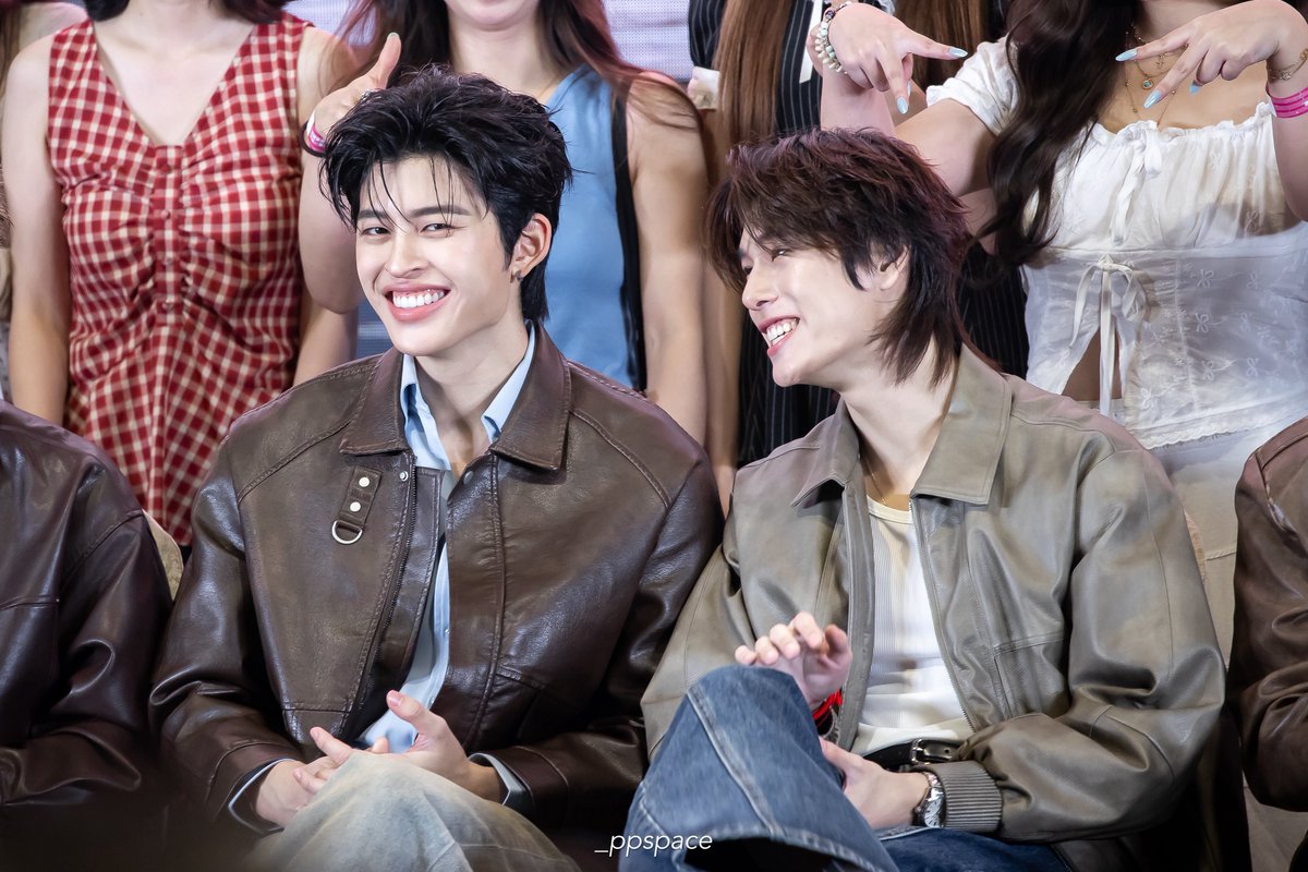 naravitaminz's tweet photo. NYIIIII 🐶🐱🤏🏻🤏🏻🤏🏻

PONDPHUWIN FANFEST MACAU
#GMMTVFanfestInMacau2026 
#ปอนด์ภูวินทร์ https://t.co/nNd4mUgc4U