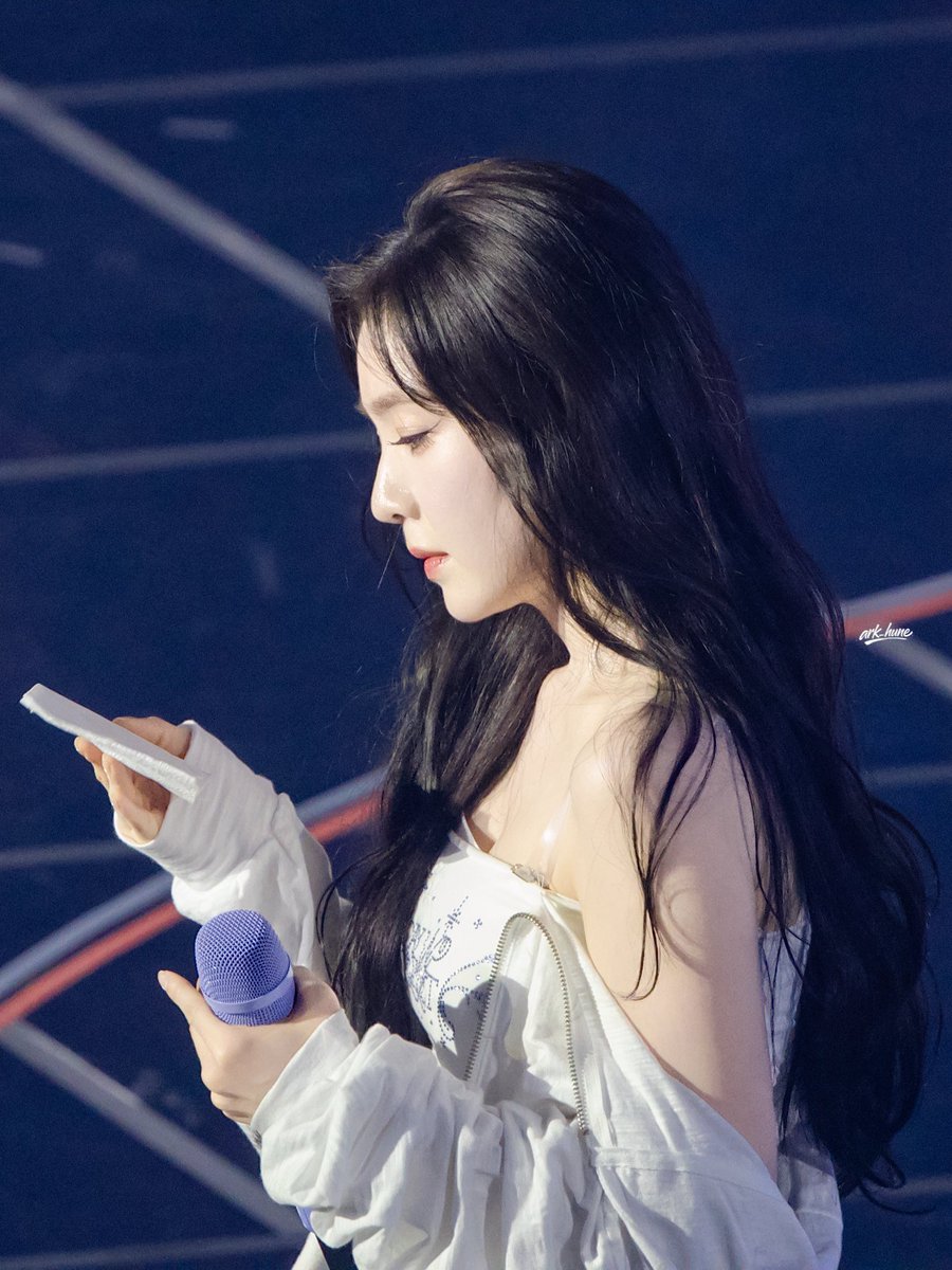 ark_hune's tweet photo. 掌管纸巾的神
#IRENE  #아이린 https://t.co/t9c1HtpaBl