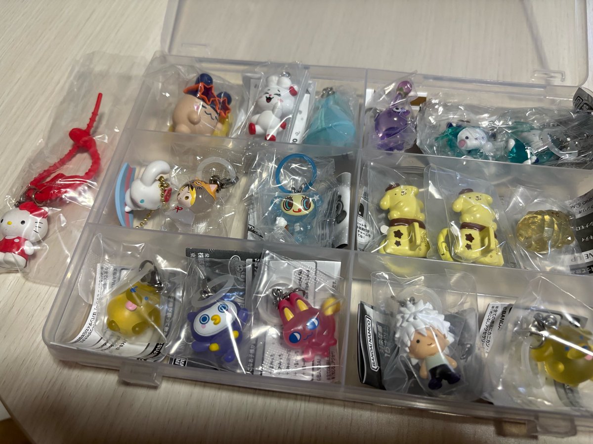 taenukimasu's tweet photo. 譲渡 買取 交換 ガチャ めじるしアクセサリー サンリオ たまごっち 鬼滅の刃

譲)1,2枚目

求)定価＋送料
　　めじるしまめっち、いるかっち
　　めじるし五条悟

2枚目以降も合わせて買取いただける方、
纏めての方優先いたします。

お気軽にご連絡ください☺️ https://t.co/Z457B8iMMV