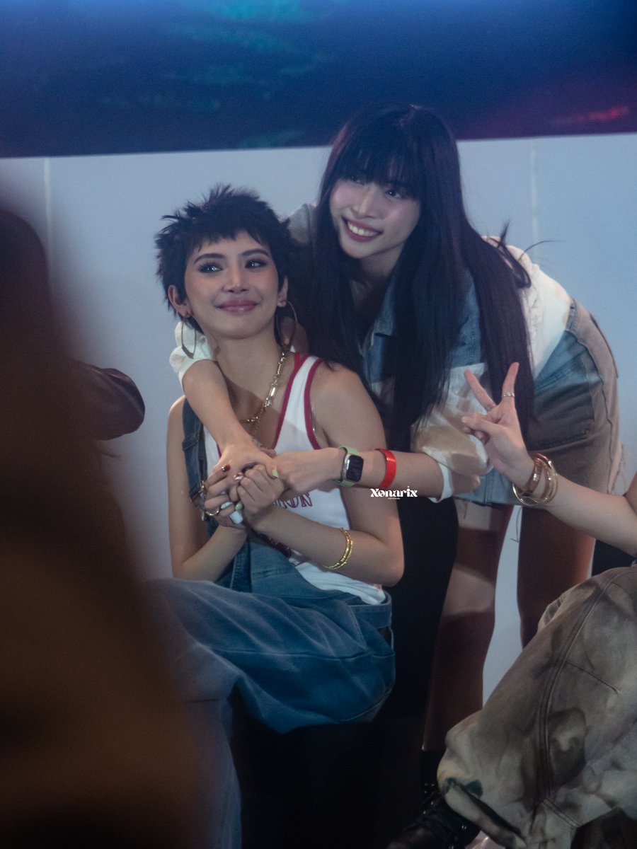 xonarix4xnr's tweet photo. 080726 #XONARA_EUREKAH with Oona Isaki Xonara's World Pit Stop Ayala Malls Trinoma  

Cute gg interactions huhu close talaga sila 😭🥹

PULL UP TO TRINOMA
 #XONARA #XONARA_EUREKAH
 #PULA #XonaraPula @officialxonara https://t.co/RrKR6giwTI