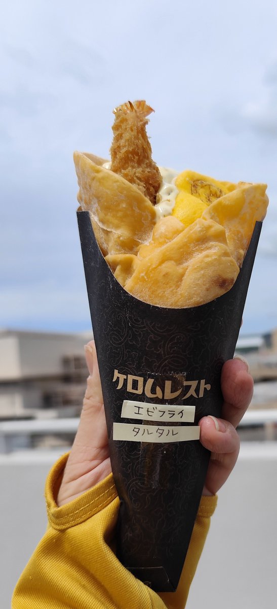 tymsally's tweet photo. 職場の同僚が
ここのオムライスめっちゃうめぇ
と絶賛していたオムライス専門店 ケロムレストへ

お店でゆっくりいただく時間がなかったので、テイクアウトに

クレープの具材がオムライス
という感じのこの商品、4パターンあってソースが選べてボリュームもあり面白い

次はゆっくり店内で食べよ https://t.co/kTPgFvEq2H