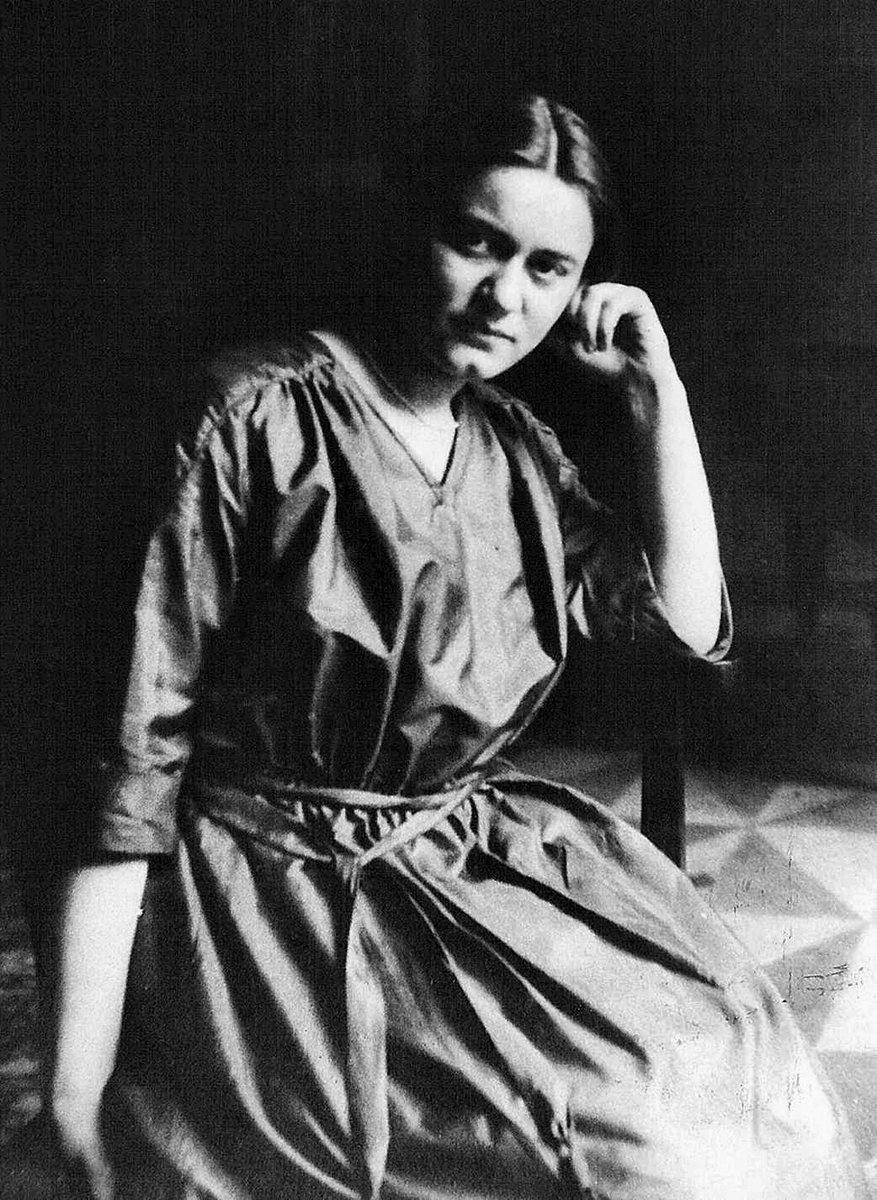 SpartaXenia's tweet photo. 9.VIII. 📚✝️☀️🌹 Edith Stein, santa dell'empatia 🌹☀️✝️📚 9.VIII. https://t.co/7PqwdnI2JB