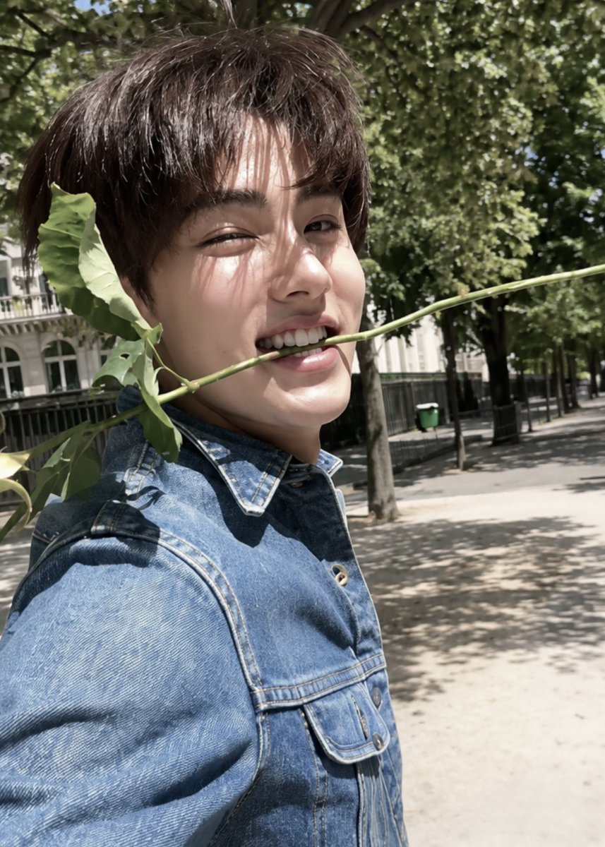 coertisify's tweet photo. SEONGHYEON IN PARIS, NEVER ENDING SAGA https://t.co/8jJw474RrW