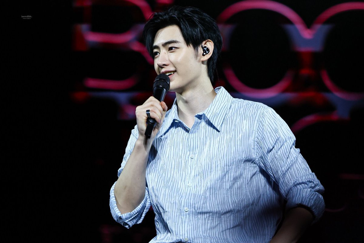 btbxx_'s tweet photo. อาจารย์หล่อ พูดน้อย ใจดี แต่ตัดเกรด A ที่ 95 คะแนน https://t.co/qtgUWAk6bf