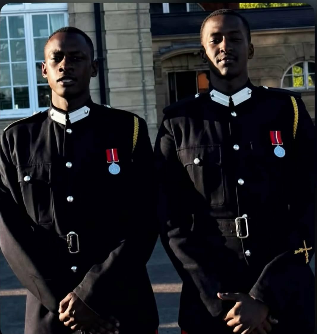 ArthurBata01's tweet photo. One of the GREATEST moments Ruyondo family has ever had was yesterday. 
Congratulations Afande Bakira Andrew and Afande Ruhamya. 

Afande Bakira was among the best students at BMTS Kaweweta intake 17, he was awarded. https://t.co/e4KMEwU2Bt