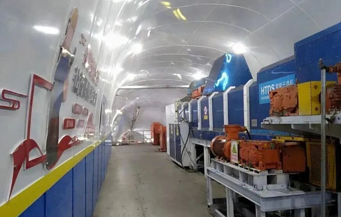 im_mining's tweet photo. China's #MeiTeng Technology designed an innovative customised underground #intelligentsorting with #longwall panel-by-panel cemented #backfilling solution for #Yangcheng #CoalMine in Shandong - freeing up new coal reserves & hoist capacity; & reducing surface waste https://t.co/1L2G2jhCFp