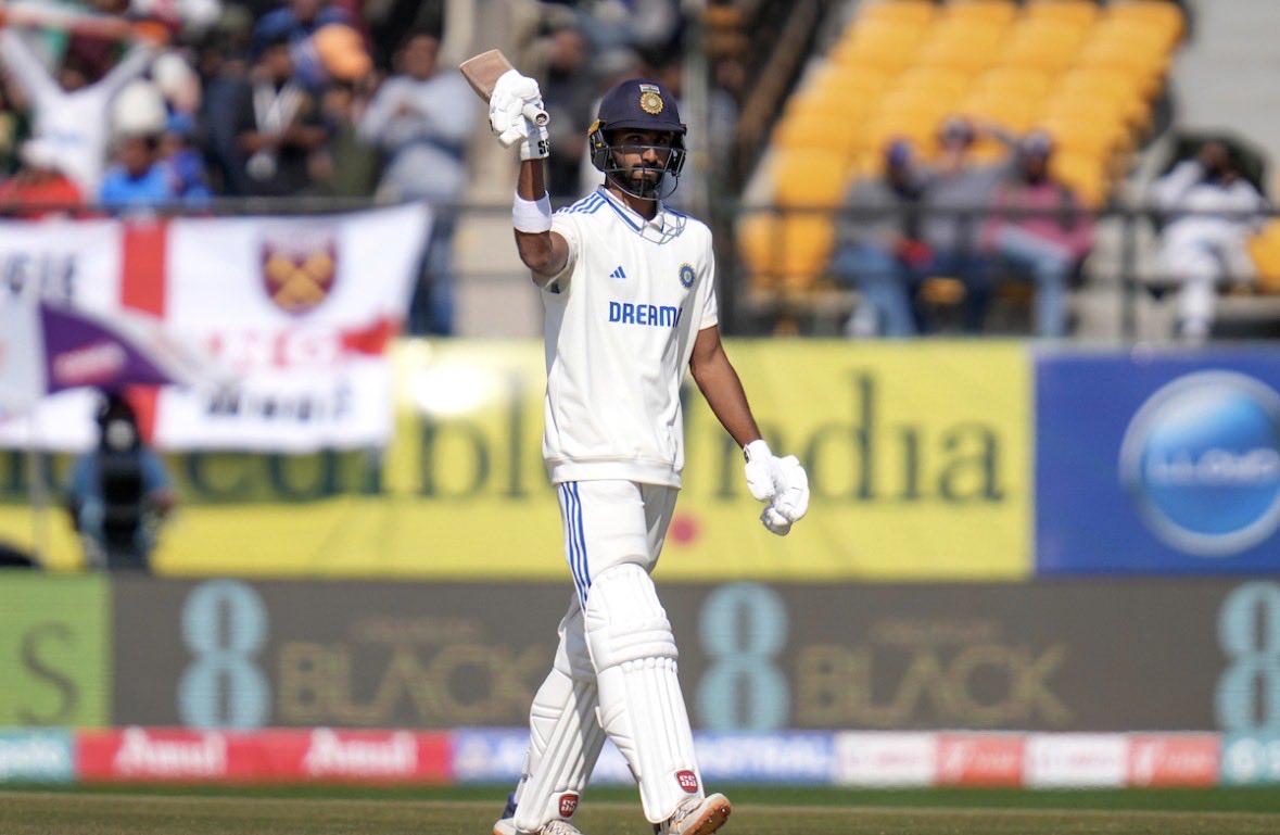 404Danish_'s tweet photo. Devdutt Padikkal brings up a brilliant fifty! 🔥🇮🇳
India lost Jaiswal early, but Padikkal has stood tall and played a quality knock under pressure. 👏
Big moment for him — making his impact count when India needed it most. 💪
#DevduttPadikkal #INDvENG #Cricket https://t.co/sASYqAun5t