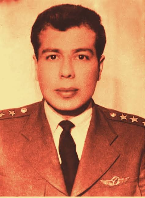 ConflictTR's tweet photo. Kıbrıs semalarında vatan, millet ve bayrak uğruna görev yaptı. 

Rumların eline esir düştü, ağır işkencelere rağmen direndi ve şehadete yürüdü.

Cumhuriyet tarihinin ilk hava harp şehidi Pilot Yüzbaşı Cengiz Topel’i, şehadetinin 62. yılında rahmet, minnet ve saygıyla anıyoruz. https://t.co/ALpOZUjs2y