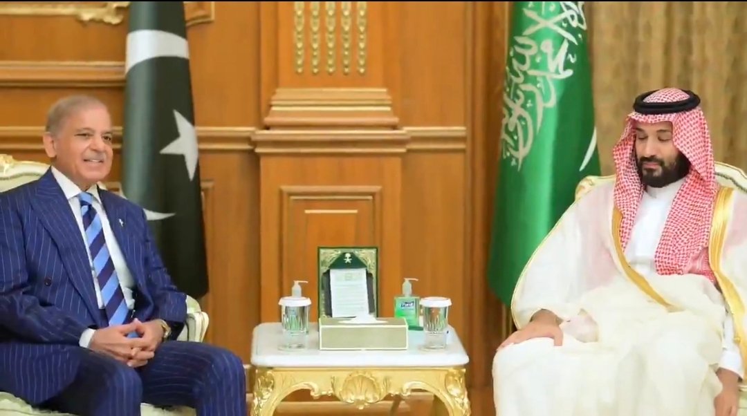 YuaMikami32's tweet photo. The leadership of CDF Field Marshal Syed Asim Munir, Pakistan advanced the historic Makkah Pact with Türkiye and Saudi Arabia.
#MakkahAgreement
#CDFForRegionalPeace
#PrideOfMuslimsCDFAsimMunir
#سالار_امت_عاصم_منیر https://t.co/HfpXUDN8Zh