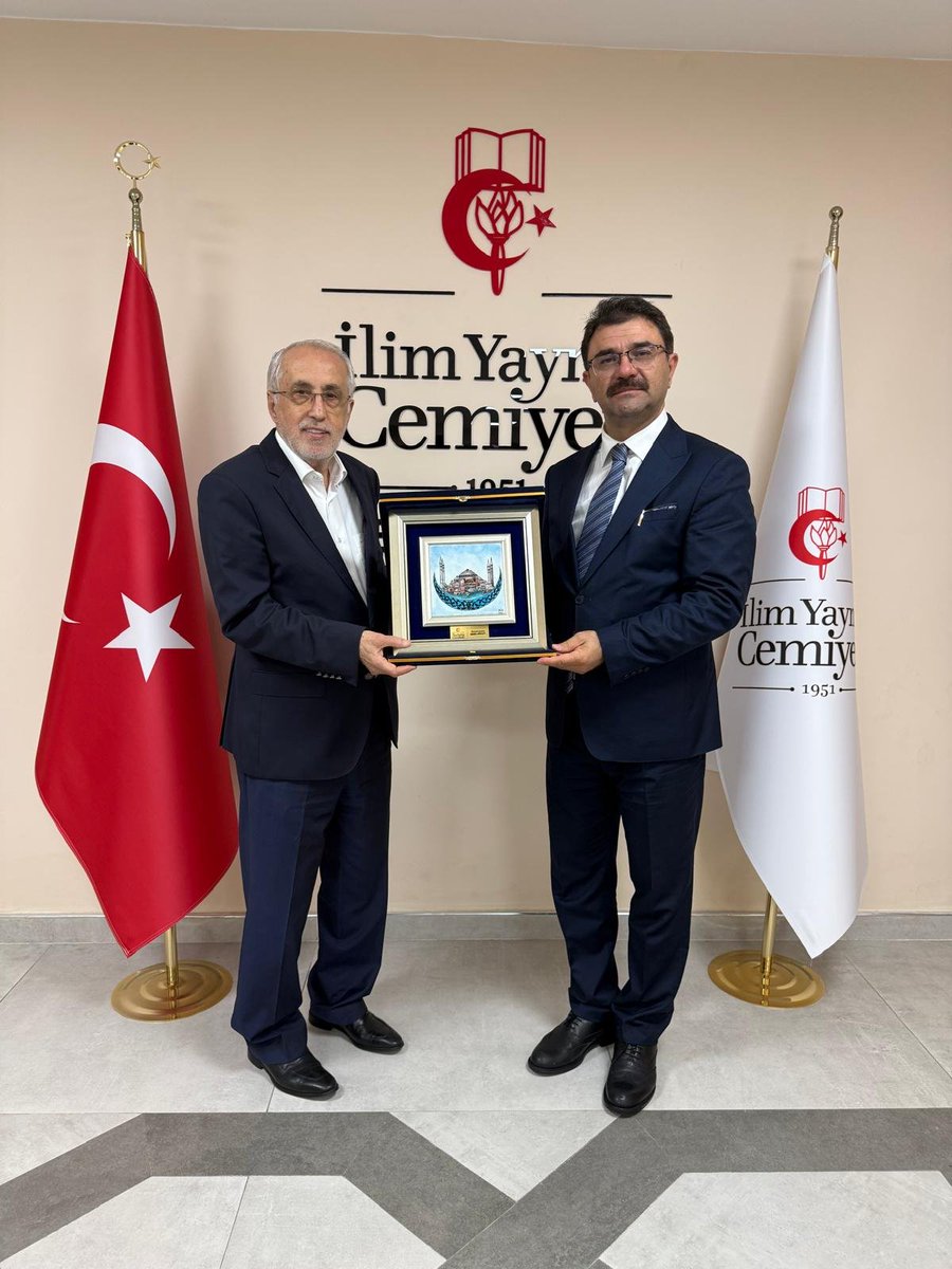 iycgenelmerkez's tweet photo. MEB Din Öğretimi Genel Müdürü Dr. Ahmet İşleyen ve Din Öğretimi Genel Müdürlüğü Öğrenme Süreçleri ve Sosyal Etkinlikler Daire Başkanı Ahmet Yapıcı, İlim Yayma Cemiyeti Genel Merkezimizi ziyaret etti.
Gerçekleşen ziyarette; İmam Hatip Ortaokulları ve Liselerimizin mevcut başarıları, eğitim süreçleri ve gelecekte hayata geçirilebilecek çalışmalar hakkında Genel Başkanımız Yusuf Tülün ve yönetim kurulu üyelerimizle istişarelerde bulundular.
Nazik ziyaretleri ve kıymetli değerlendirmeleri için kendilerine teşekkür ediyoruz.