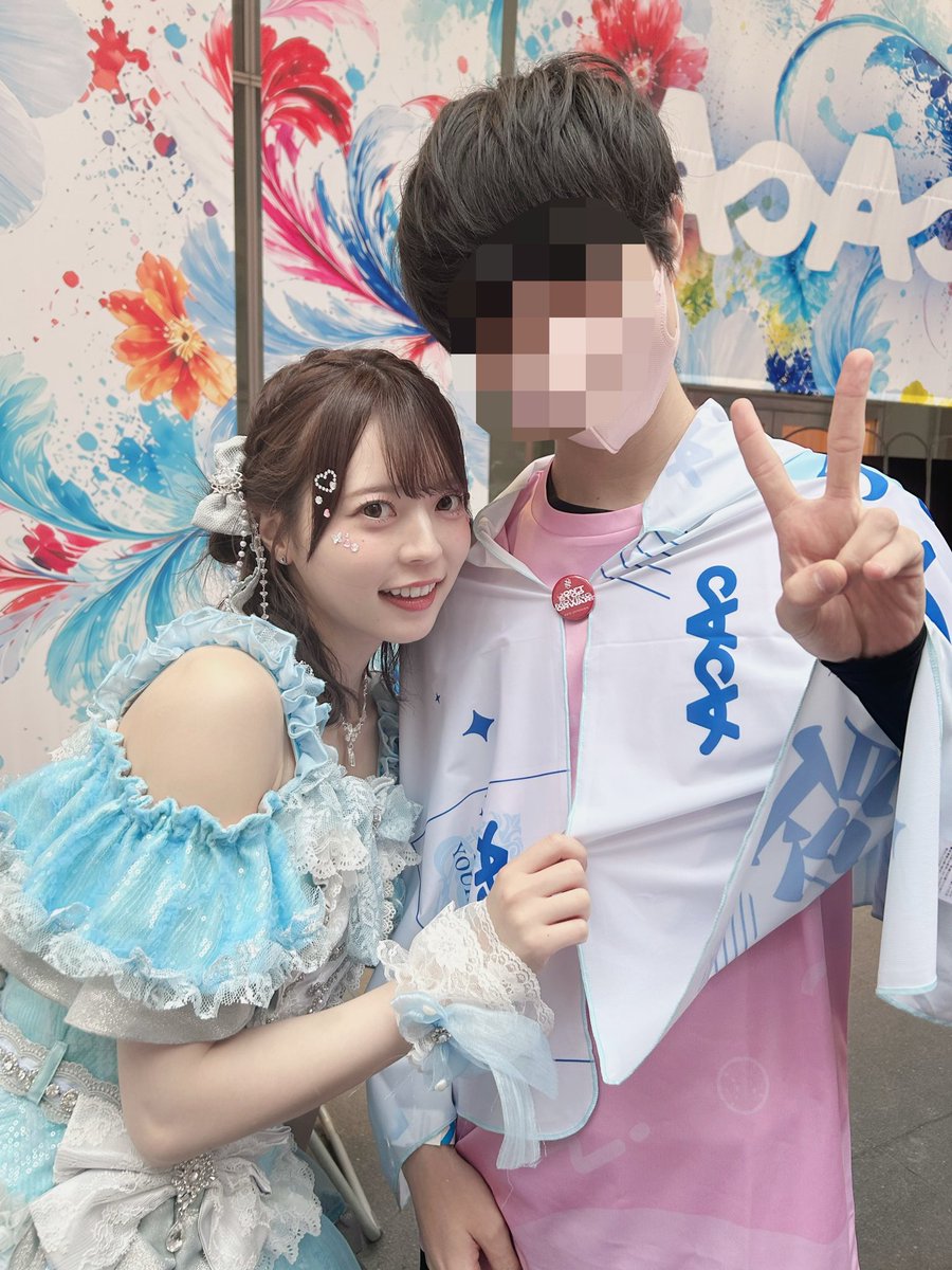 misakichi3284's tweet photo. 塩澤みさき応援隊2026.6.28@周年だぁー！
・AOAOポンチョ×ネオ様缶バッジの使い方、特許申請します
・新衣装って感じの衣装
・サッカー観ながらUNOする異常者たち
・み「新曲どうだった？」み「まだ一回しか聴いてないからわかんないw」
・遂に肩組み曲導入で圧倒的に昇天

#みさきちだいきち https://t.co/p7PIaoDor9