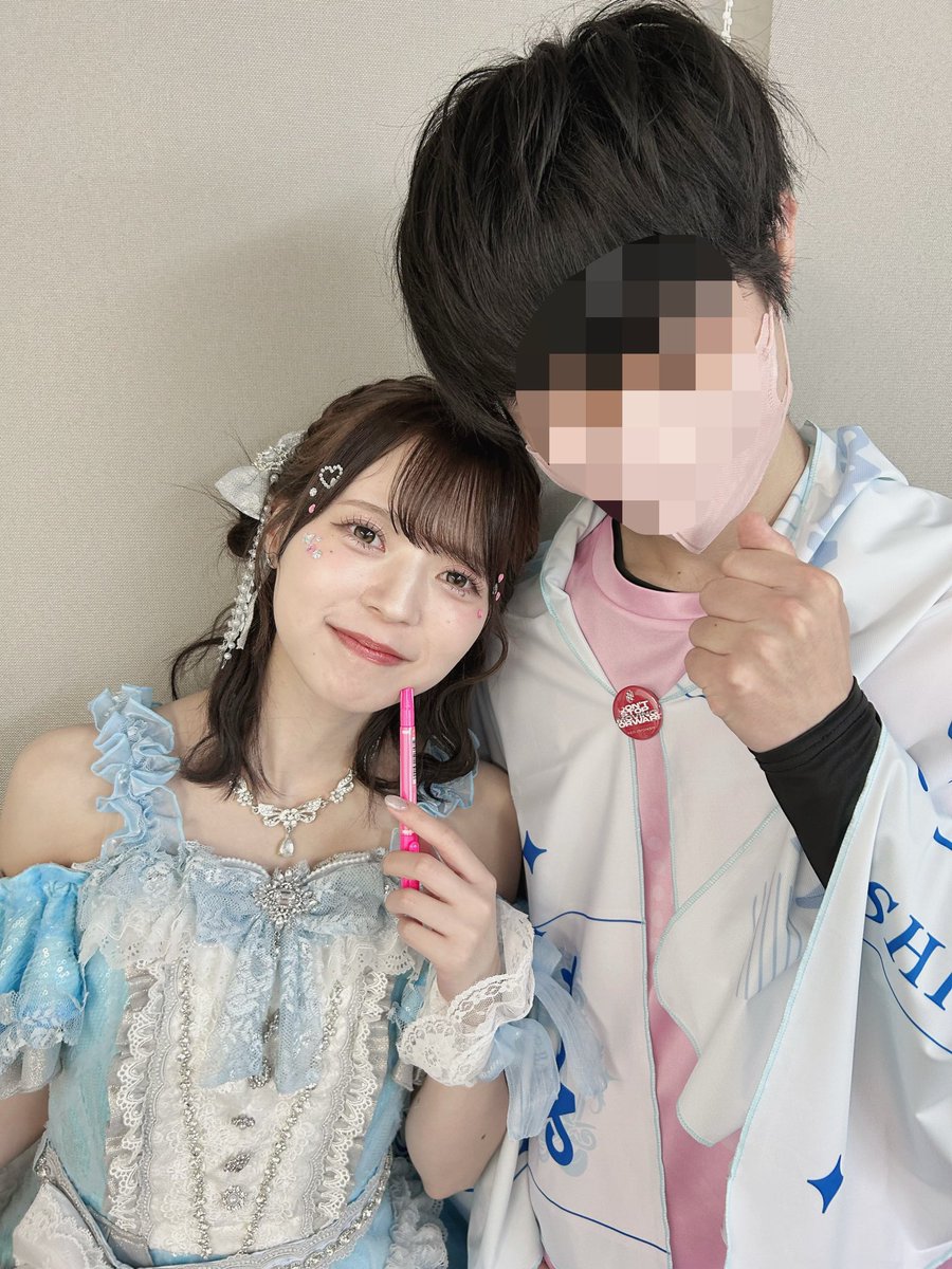 misakichi3284's tweet photo. 塩澤みさき応援隊2026.6.28@周年だぁー！
・AOAOポンチョ×ネオ様缶バッジの使い方、特許申請します
・新衣装って感じの衣装
・サッカー観ながらUNOする異常者たち
・み「新曲どうだった？」み「まだ一回しか聴いてないからわかんないw」
・遂に肩組み曲導入で圧倒的に昇天

#みさきちだいきち https://t.co/p7PIaoDor9