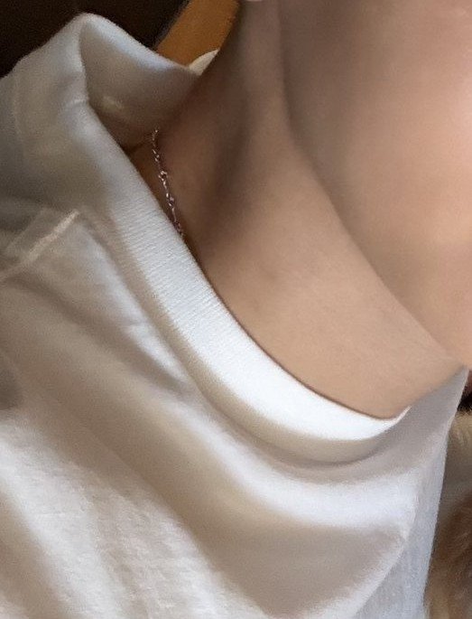 llloooyeebabe's tweet photo. Baekhyun wearing chrome hearts gold necklace 🥹 https://t.co/dHNEauG9Rs