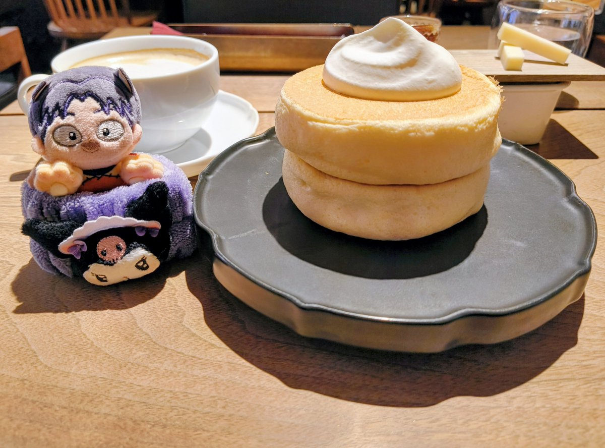 manatu_ds's tweet photo. そして脳がふわふわしたまま
ふわふわのパンケーキ食べました(*´˘`*) https://t.co/xJD1JPLLSm