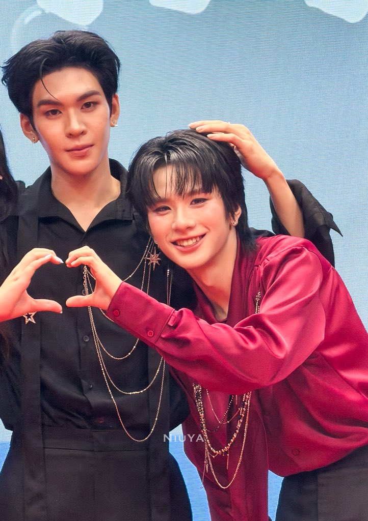 TF_NNJJ's tweet photo. 🦋🥰🐱

#auausave #auautnp #savewrg 
#AuauSaveMeetYouinSummer https://t.co/b8Kb06zD4f