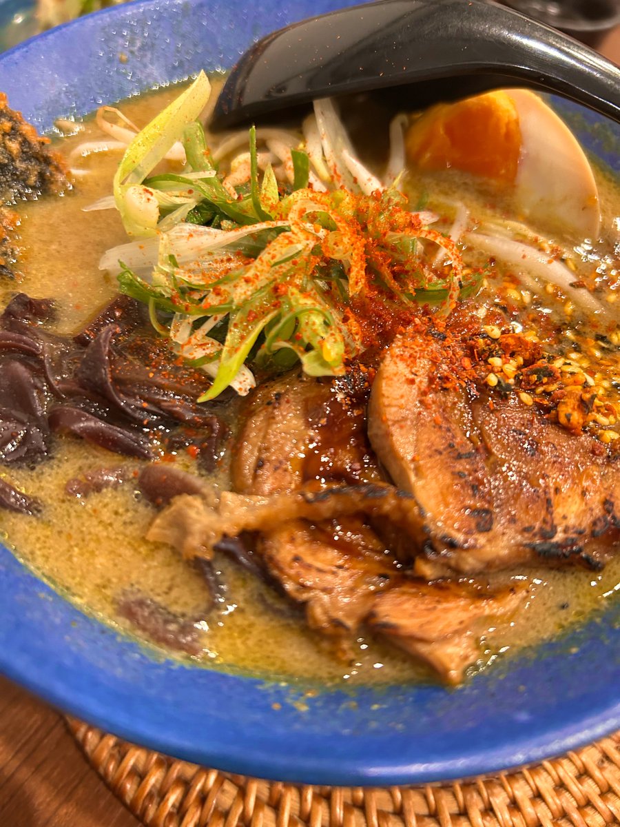 freakeiz tweet picture