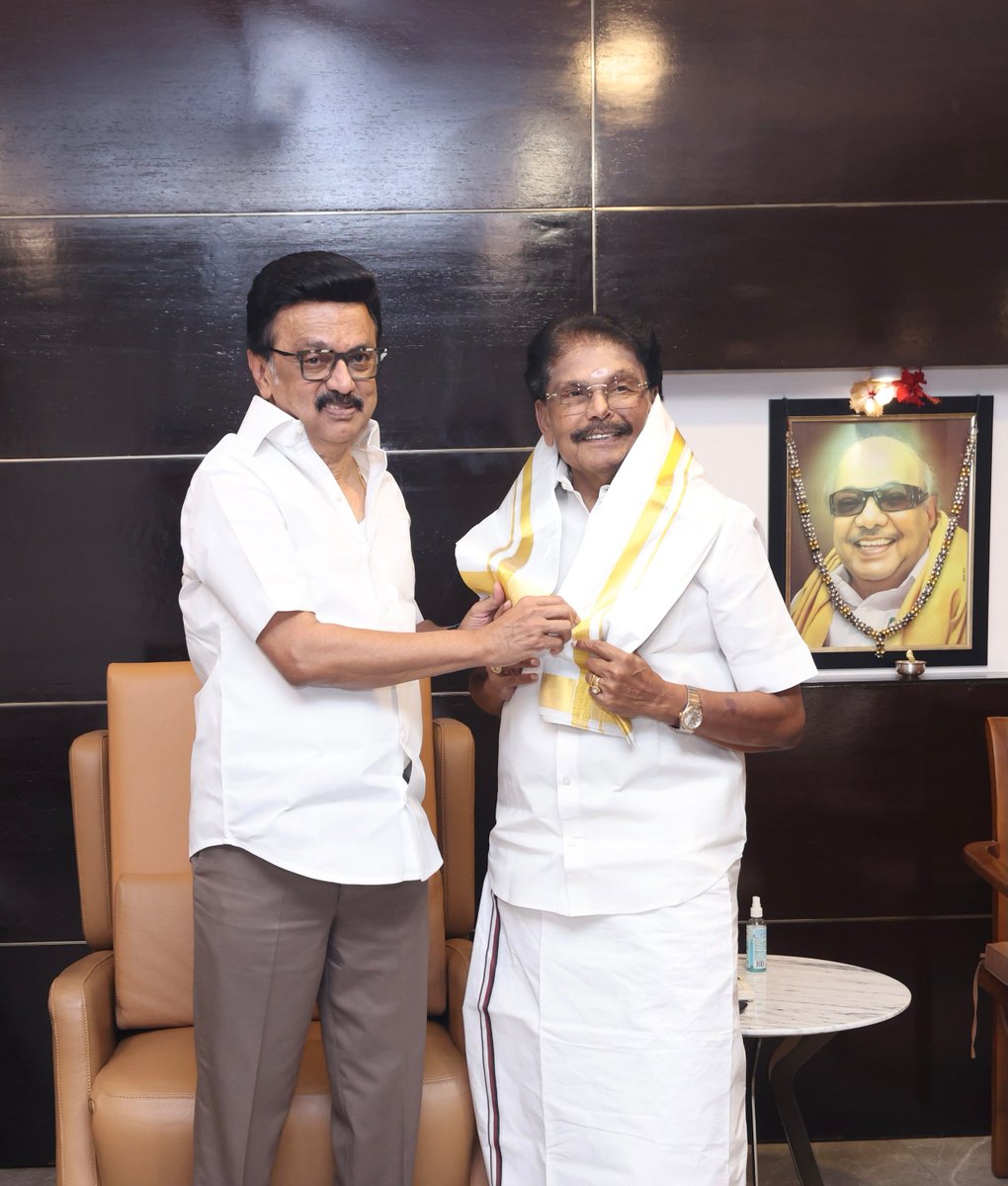 KKSSRR_DMK's tweet photo. இன்று எனது பிறந்த நாளை முன்னிட்டு, திராவிட நாயகர் கழகத்தின் தலைவர் மாண்புமிகு மு.க‌.ஸ்டாலின் அவர்களை அவரது இல்லத்தில் நேரில் சந்தித்து வாழ்த்து பெற்ற போது.

@mkstalin

#DMKVirudhunagar https://t.co/J3wX8Kc6P7