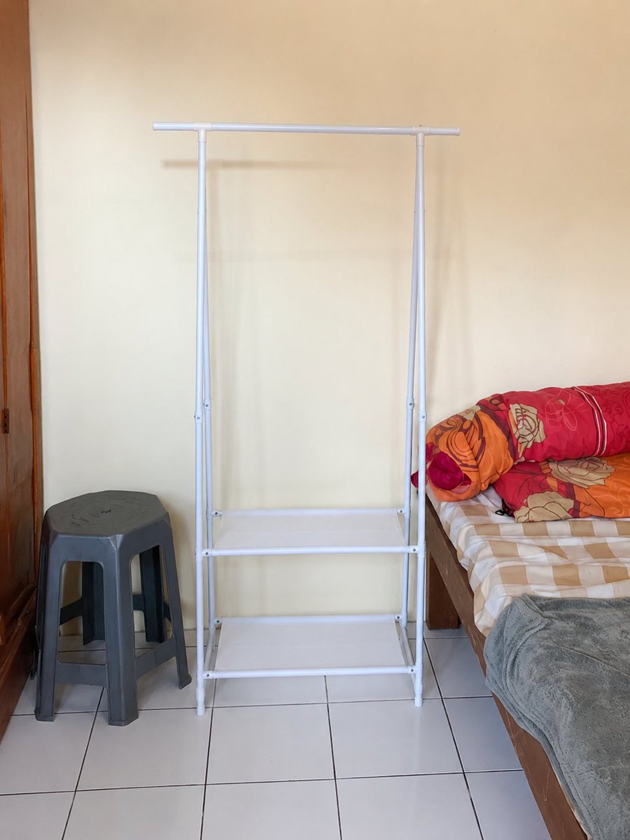 prelovedtemcyy's tweet photo. stand hanger &amp; flare panta sold ya🙆🏼‍♀️🤍 https://t.co/Am53mCM8x8