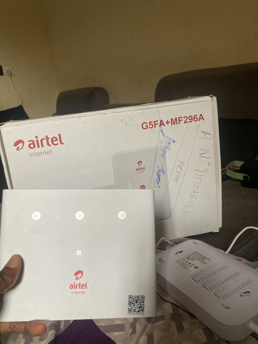 vunafinest's tweet photo. @AirtelNigeria you guys are the worst. Because tell me how I’m finding it difficult to use my Airtel OUD and I have been trying to reach out to your customer care but no means. I mailed @customercare.ng.airtel.com for over 2 days now, no feedback. I need to talk to live agent. https://t.co/86DXJk4lwu