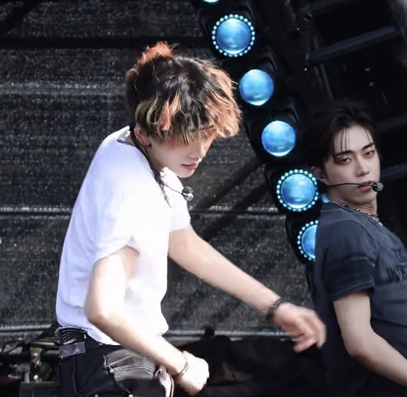angaebbang's tweet photo. WHAT DID THEY DO TO LYNNLYNN’S HAIR SKDKFKGJVKGJ https://t.co/XKWCqGjOJS