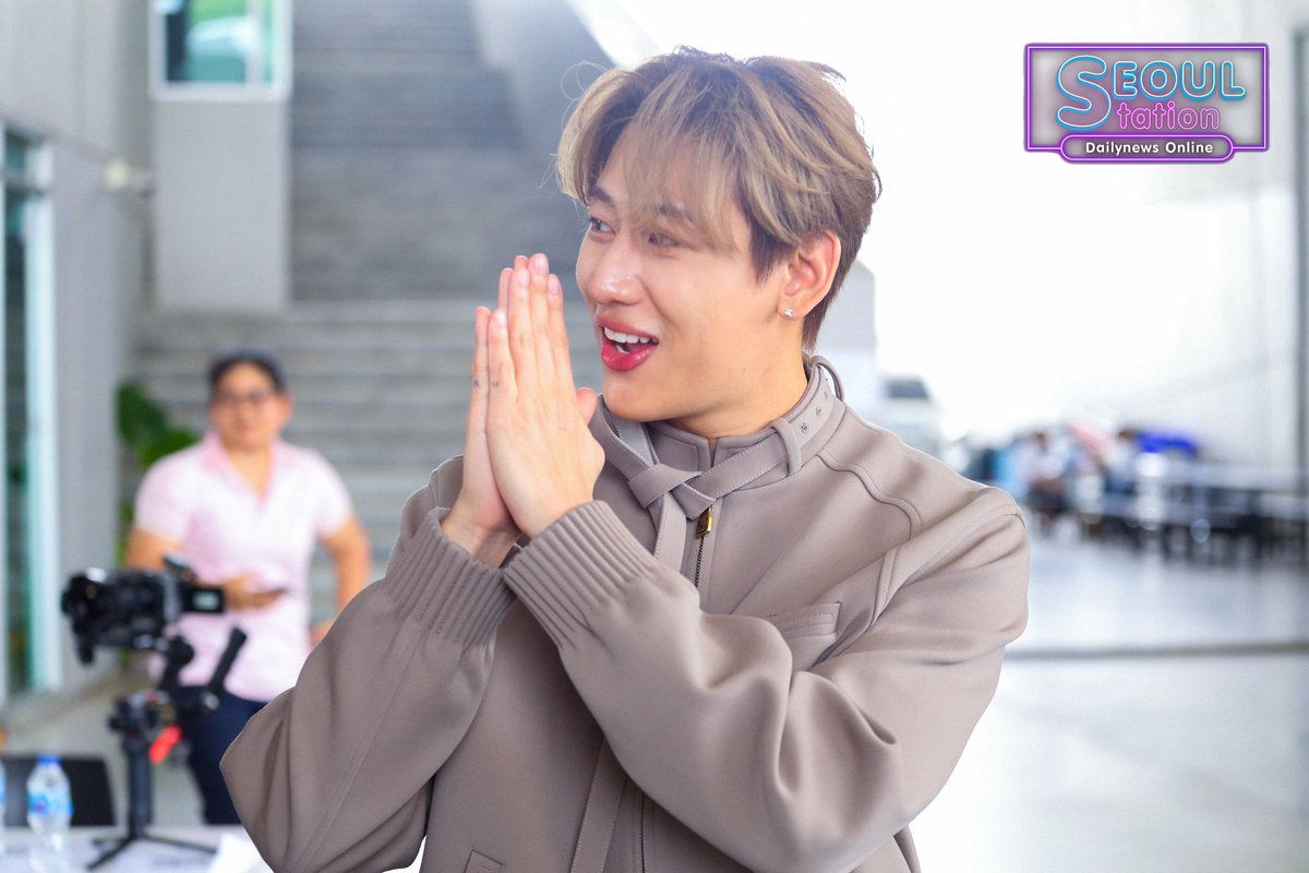 seoulstation_dn's tweet photo. #SeoulStationDN : เก็บตกออร่าความหล่อน่ารักของ “แบมแบม” ในงานสัมภาษณ์พิเศษรายการ “UNSEEN“ เรียลลิตี้หมอดูศาสตร์เอเชียครั้งแรกของไทย! 😱💓
.
บอกเลยว่าสนุก ขนลุก และตื่นเต้นแบบสุดๆ ทุกคนรอติดตามความปังได้ ตุลาคมนี้ ทาง WeTV! 🔮✨ 
.
#BamBam #뱀뱀
#UNSEEN2026 
#ศึกชิงบัลลังก์ผู้หยั่งรู้
#UNSEEN #WeTVth
#เดลินิวส์