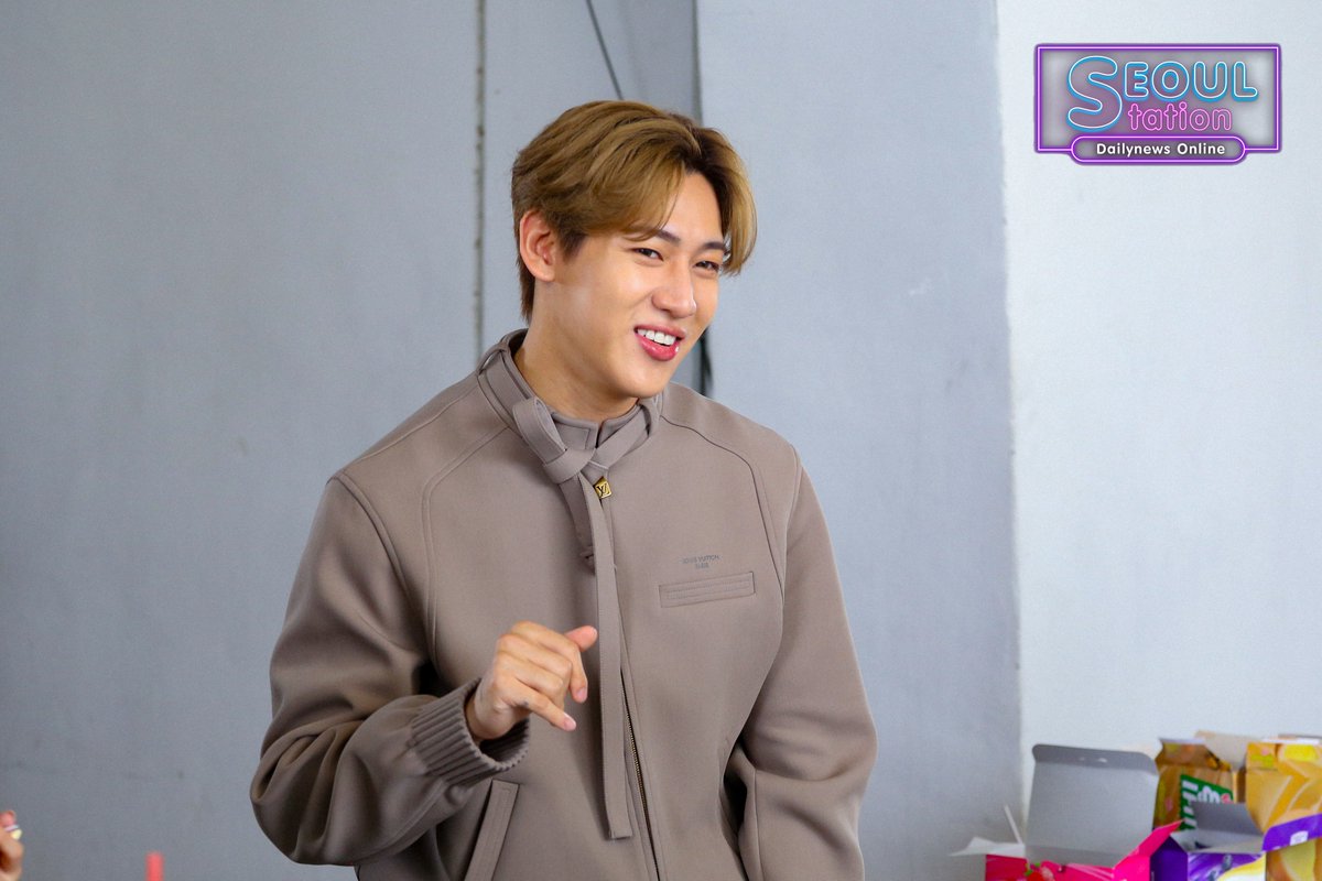 seoulstation_dn's tweet photo. #SeoulStationDN : เก็บตกออร่าความหล่อน่ารักของ “แบมแบม” ในงานสัมภาษณ์พิเศษรายการ “UNSEEN“ เรียลลิตี้หมอดูศาสตร์เอเชียครั้งแรกของไทย! 😱💓
.
บอกเลยว่าสนุก ขนลุก และตื่นเต้นแบบสุดๆ ทุกคนรอติดตามความปังได้ ตุลาคมนี้ ทาง WeTV! 🔮✨ 
.
#BamBam #뱀뱀
#UNSEEN2026 
#ศึกชิงบัลลังก์ผู้หยั่งรู้
#UNSEEN #WeTVth
#เดลินิวส์