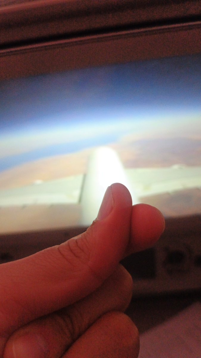 lsacostab's tweet photo. @JFCadavid @cami_torres_j En un vuelo después de pasear por Dubai. 
Donde yo estaba son las 10:17 y es buen horario para estar puto con los que "vendieron el país" y ni siquiera le pagan al que les ofrece su fuerza laboral. https://t.co/FMFcG6F0nc