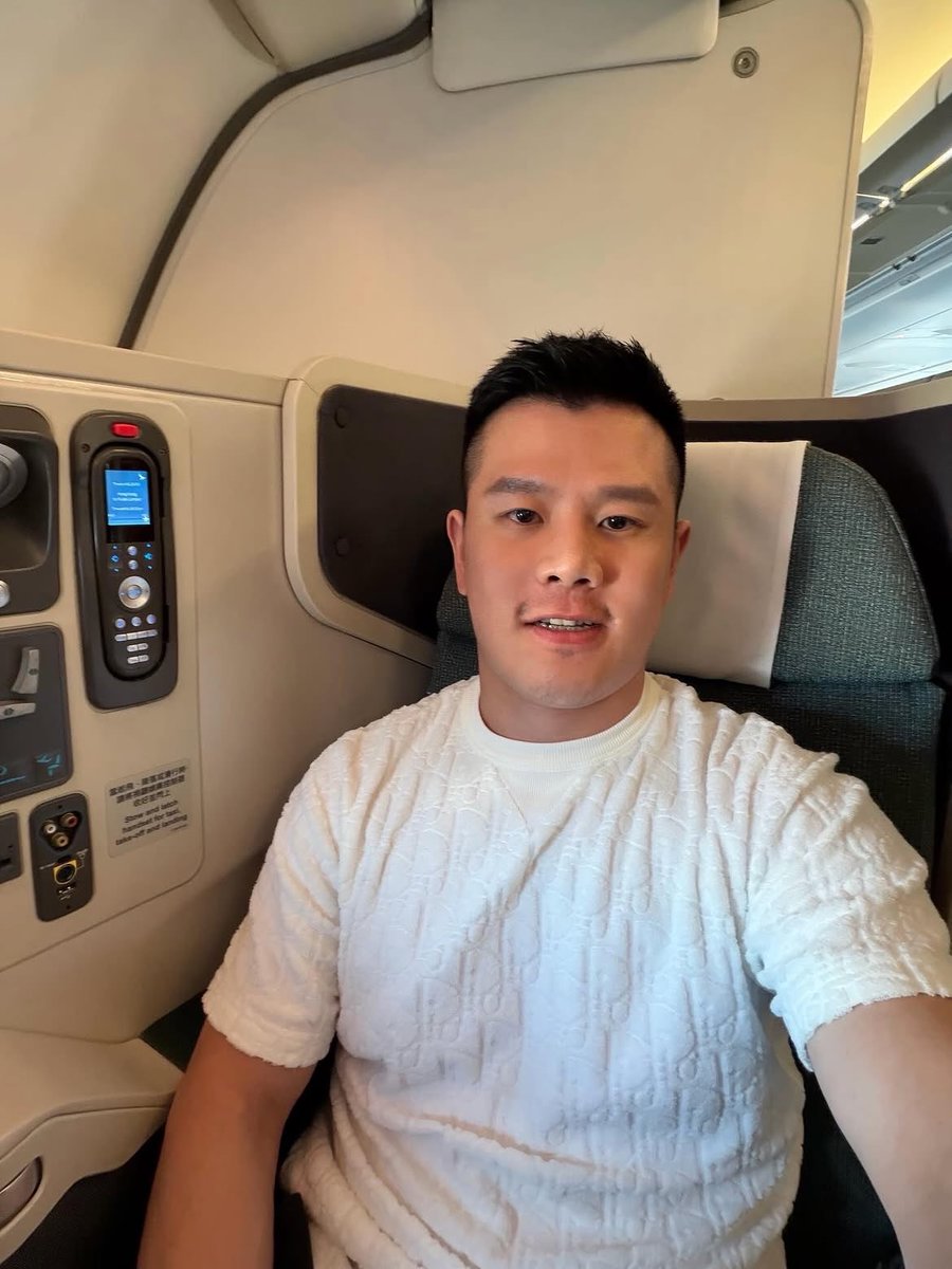me_umesh's tweet photo. 飛躍地平線，看世界，也看自己
最好的狀態：工作在手，風景在眼，歡喜在心
出發！！！ https://t.co/lkYznpySKZ
