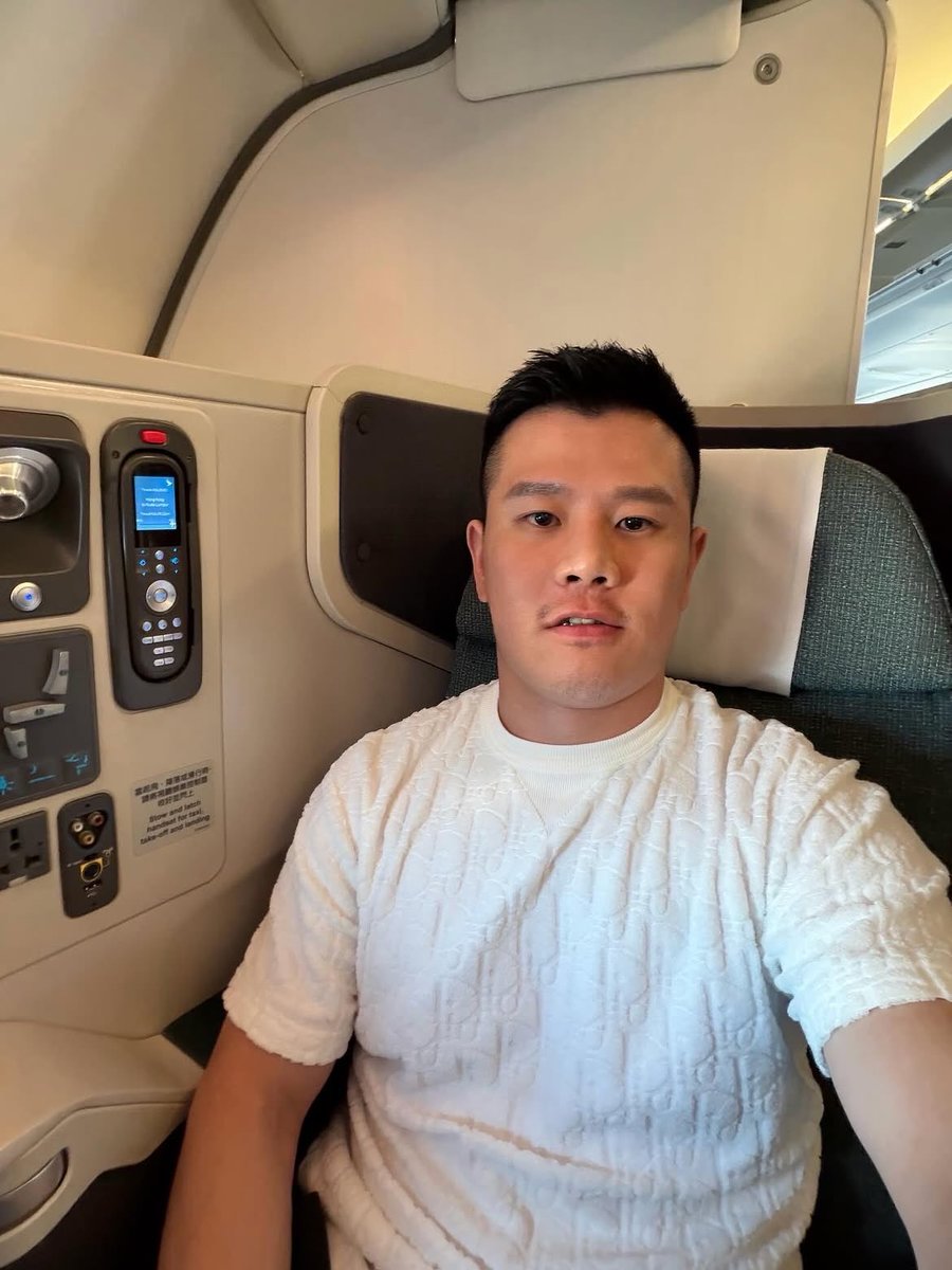 me_umesh's tweet photo. 飛躍地平線，看世界，也看自己
最好的狀態：工作在手，風景在眼，歡喜在心
出發！！！ https://t.co/lkYznpySKZ