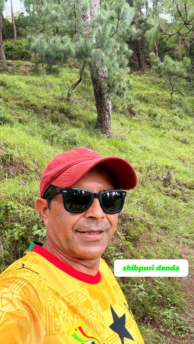 Mahendrakoomar's tweet photo. climbing Shibapuri danda https://t.co/czaPz193yB