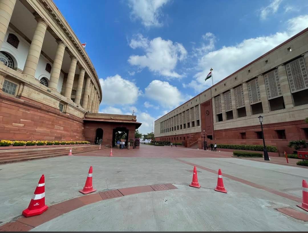 iamalok006's tweet photo. @milindkhandekar Not defending the govt but tell me where is the space to put a porch, and check the plan there 3 main entrances where proper porch is provided, aur 3 extra gate side facade pr hai jaha porch banane s building ka aesthetic kharab ho jata..har  topic pr lukkhi public exprt bn jati https://t.co/ljL8Z89d7B