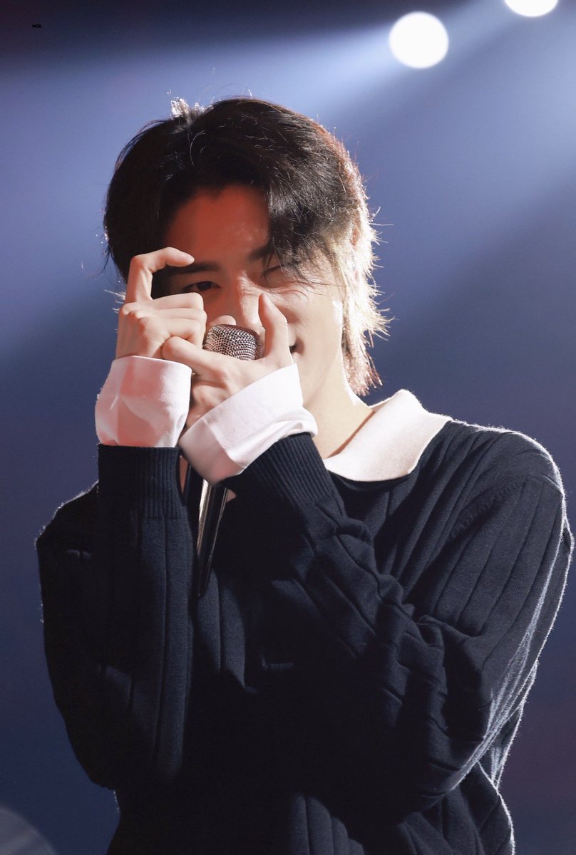 sjydaiIy's tweet photo. the moment                                 the photo https://t.co/rEH2H0Qs0l