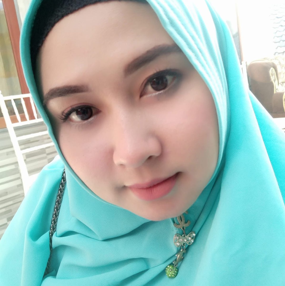 sarydewi20's tweet photo. abis kondangan, suami keluar kota dirumah sendiri anak lagi sama neneknya kali aja ada yang mau culik kehotel 💦😁 https://t.co/YQOeKXKXyt