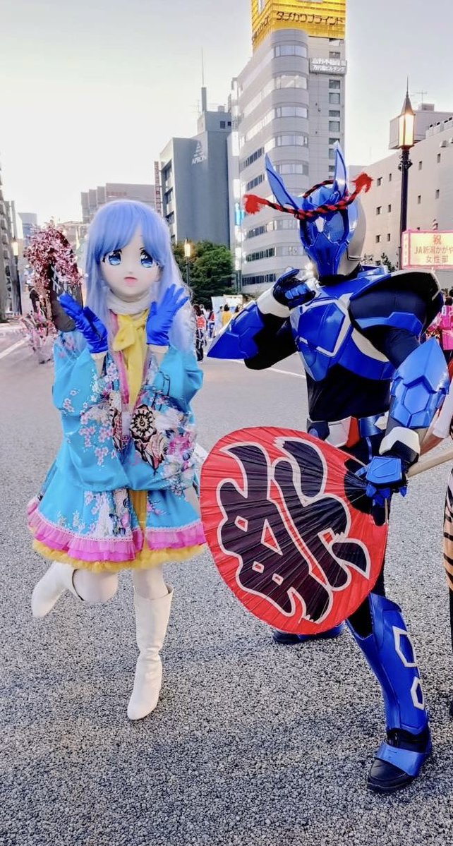 suandmai's tweet photo. 新潟祭り2026 大民謡流し💕
アワセロンとの一枚と
新潟市私立保育協会のイケオジさまとの一枚も🤗

#新潟祭り
#大民謡流し https://t.co/LWXvUiKyit